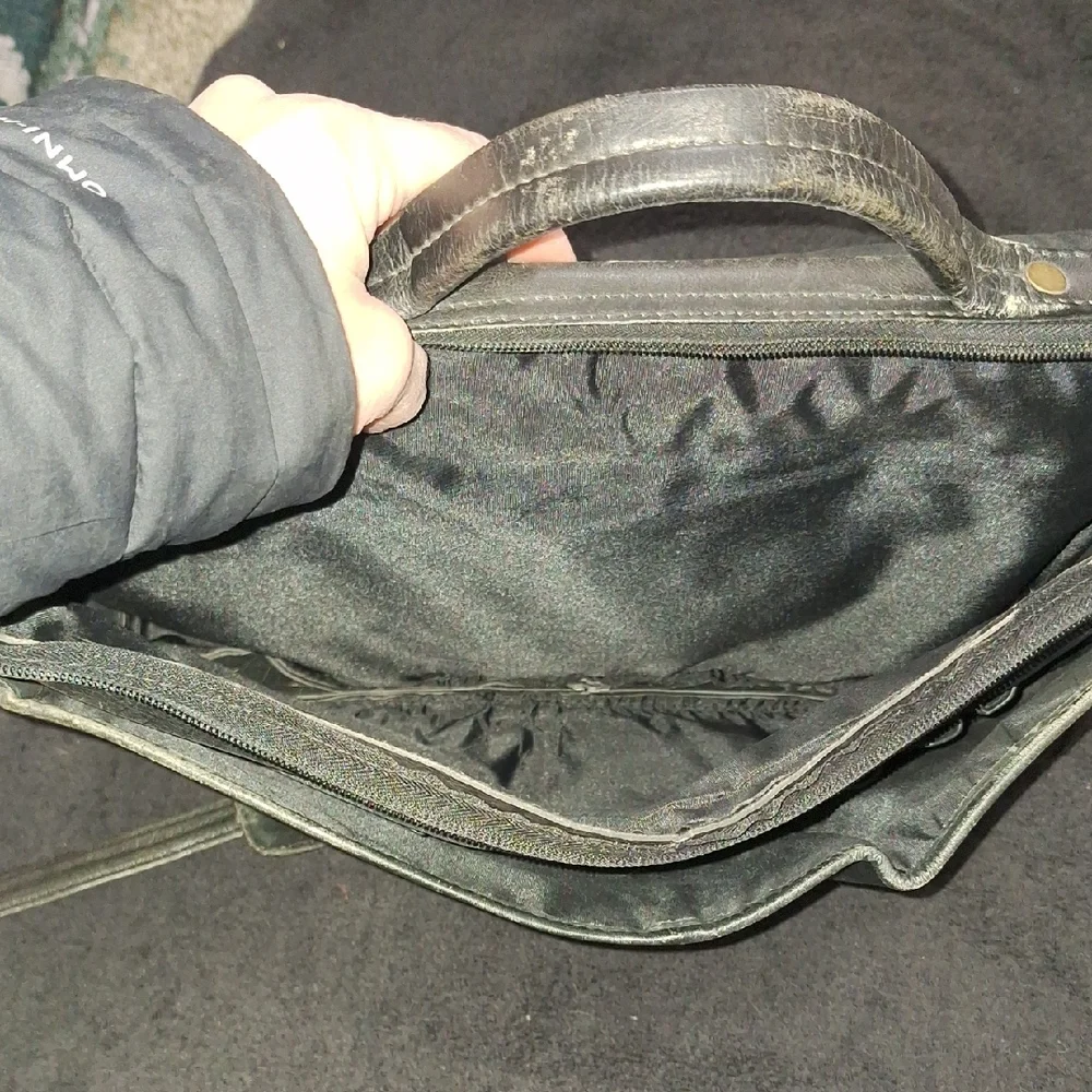 Vintage Classic Black Leather Messenger Bag - Adjustable Strap and Flap Closure